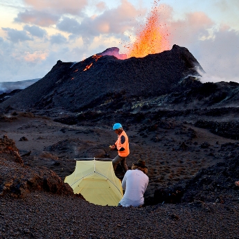 Stanování u aktivní erupce