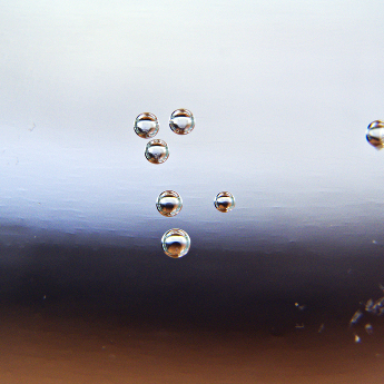 Air bubbles on the glass jar